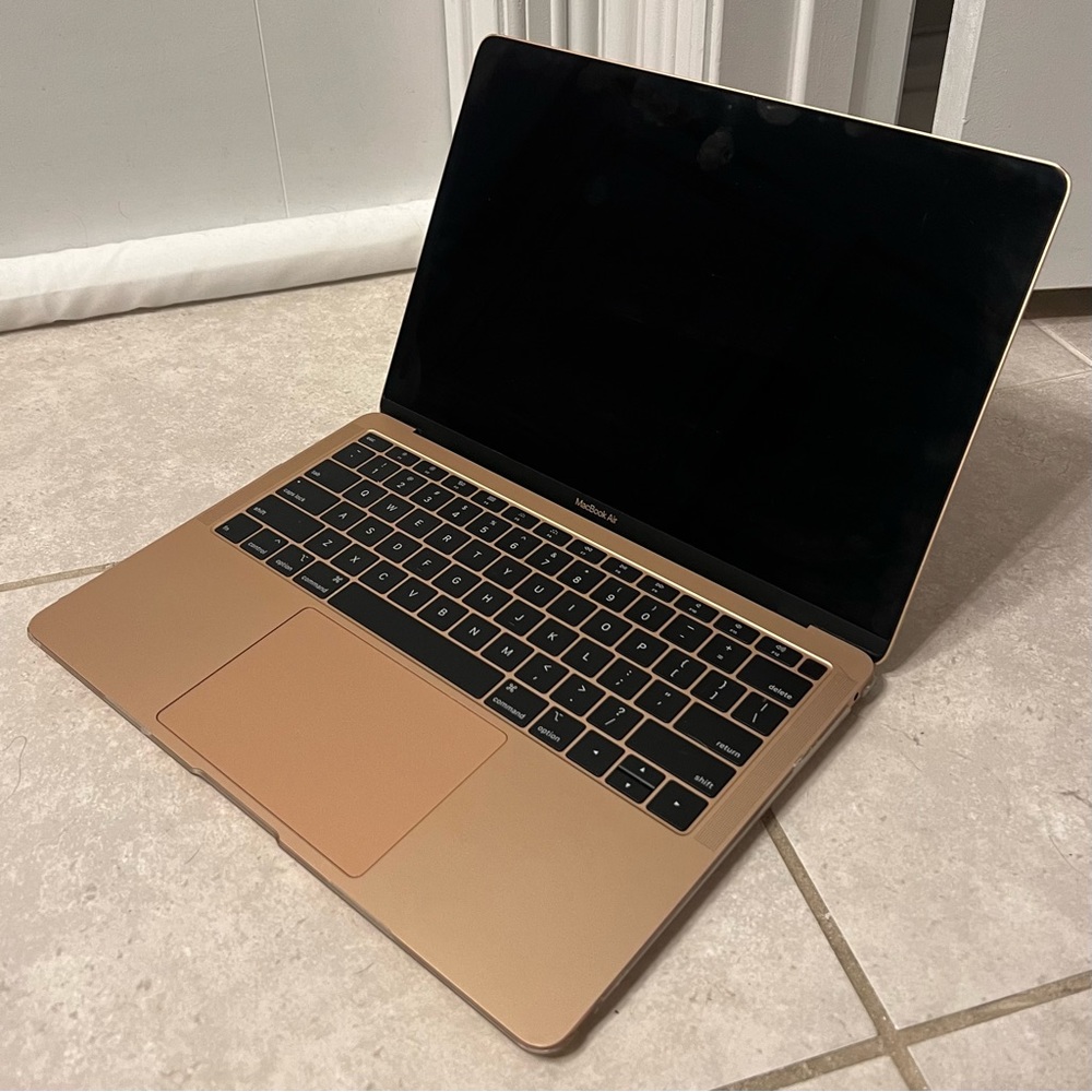 Apple Rose Gold MacBook Air broken